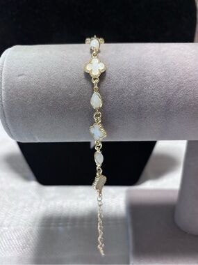 Delicate White Clover Gold Bracelet
